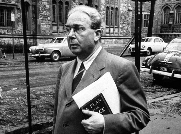 Leo Szilard at the University of Chicago in 1954. Source.