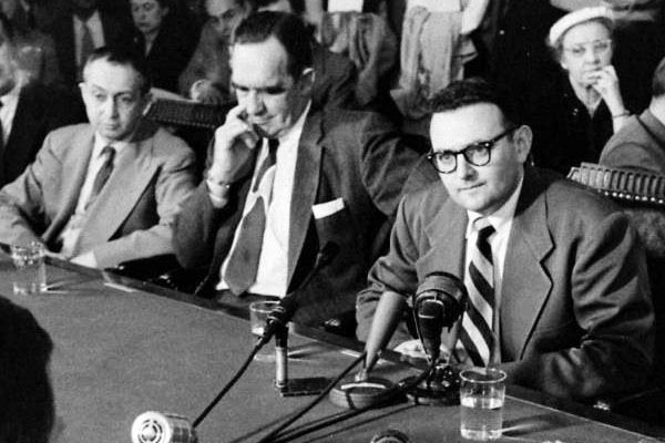 David Greenglass (in glasses), conducting some sort of testimony or press conference. Harry Gold is two seats to his right. Source: Google LIFE images.