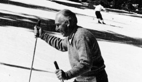 Bohr skiing at Los Alamos, January 1945, seemingly without a care in the world. Source: Emilio Segrè Visual Archives, Niels Bohr Library, American Institute of Physics.