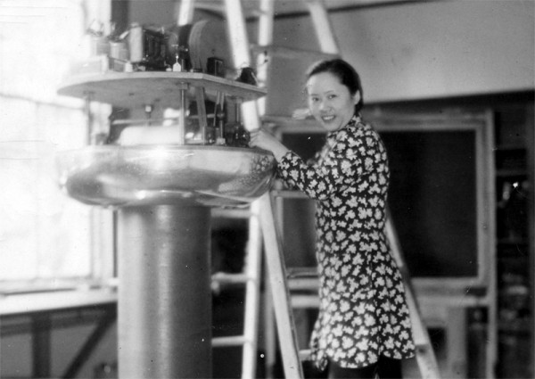 Chien-Shiung Wu at the Smith College Laboratory in the 1940s, shortly before joining the Manhattan Project. She is working on an electro-static (Van De Graaff) generator. Source: Emilio Segrè Visual Archives.